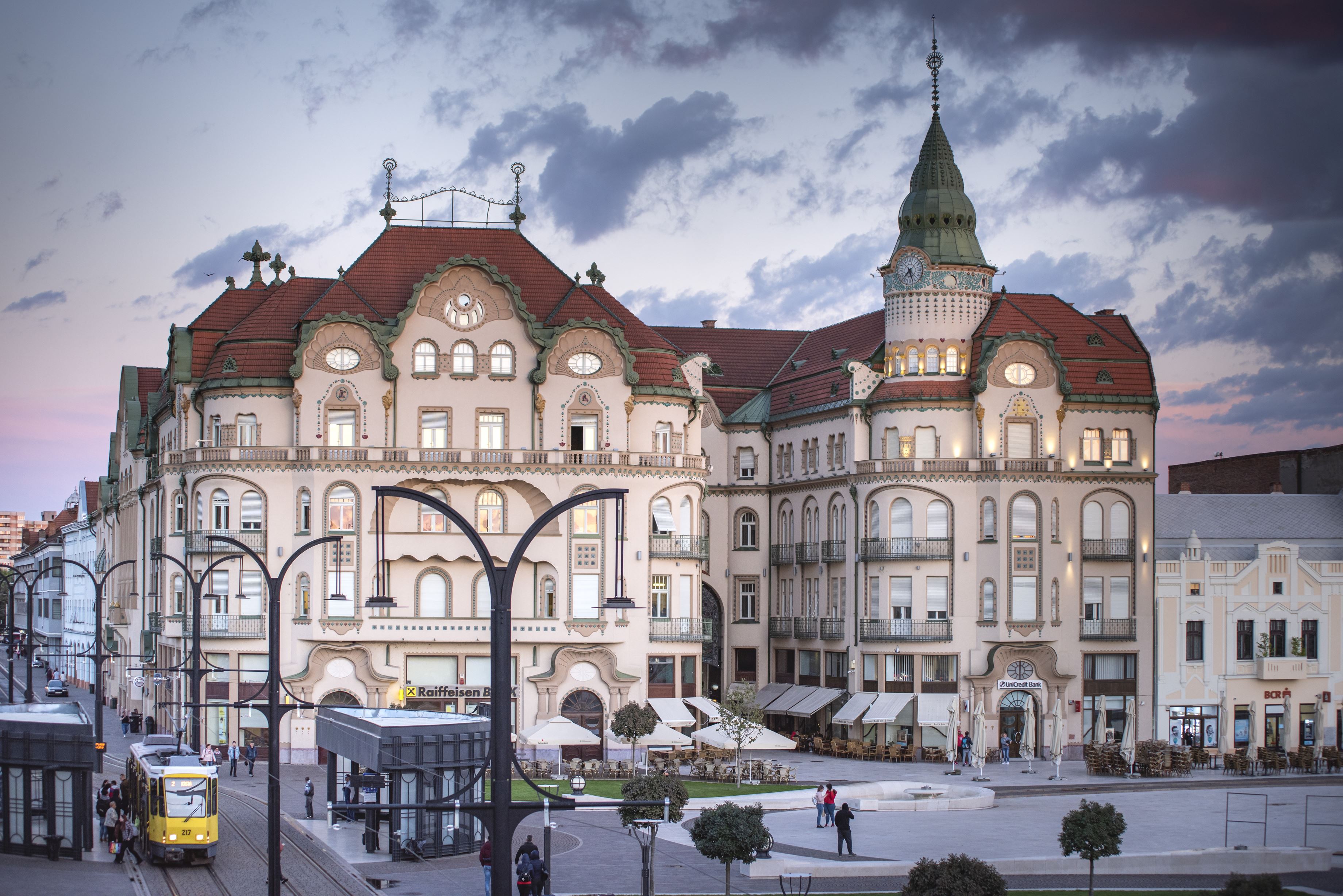 Palatul Vulturul Negru Oradea 1